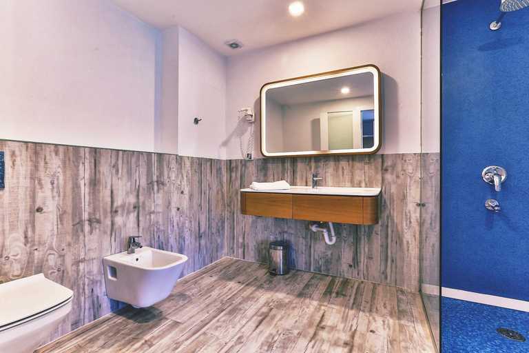 Bathroom 5, Carine Hotel Park
