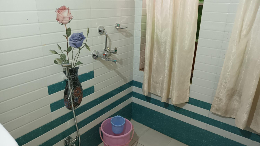 Bathroom 5, Jag Niwas Guest House, Udaipur