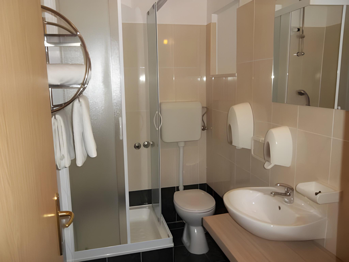 Bathroom 4, Beach Hotel Bozikovina, Podstrana