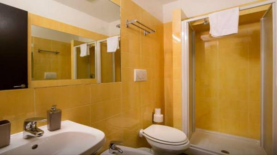 Bathroom 4, Rome central station guest house, Rome