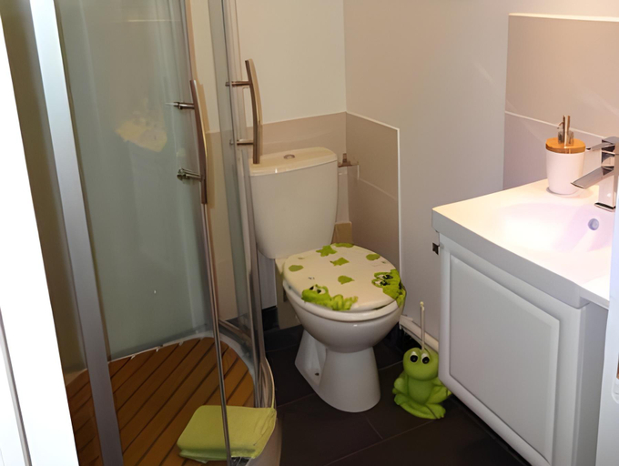 Bathroom 2, Hotel le P'tit Beaumont, Calvados