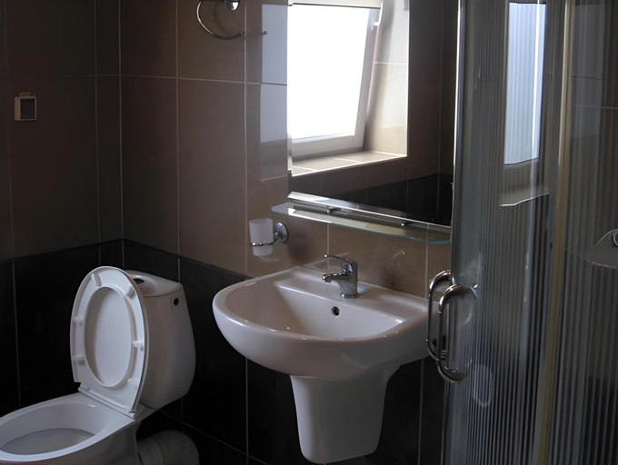 Bathroom 4, Hotel Mirage, Mostys'kyi