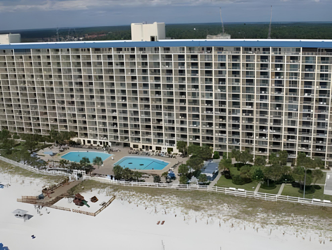 Exterior view 2, The Summit Condominiums, Bay