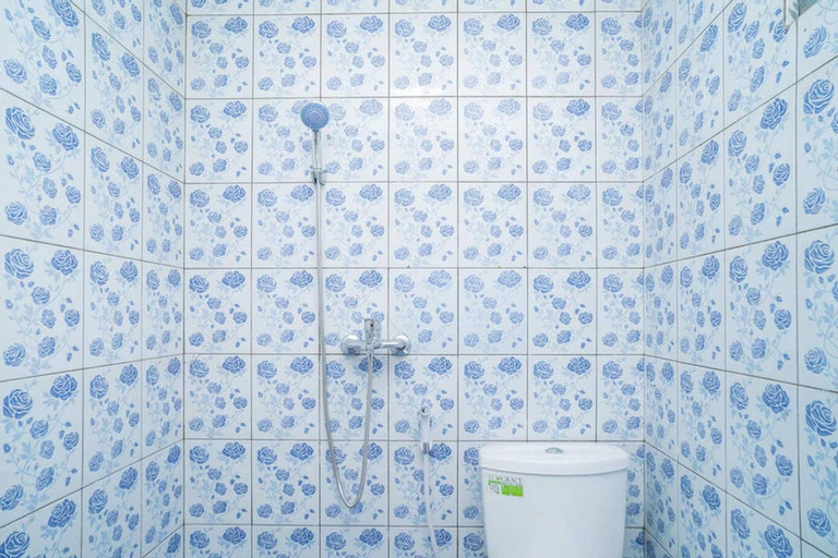 Bathroom 13