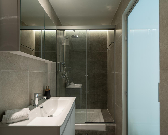 Shower 3, City Stories, Crete