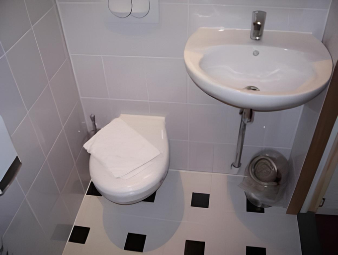 Bathroom 5, De La Bourse, Maastricht