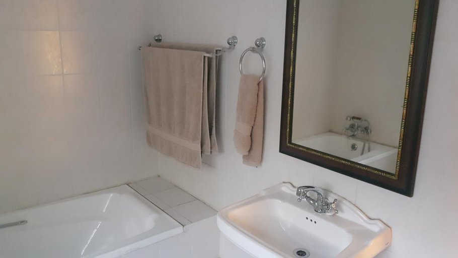 Others 5, Albatross B&B, Ekurhuleni