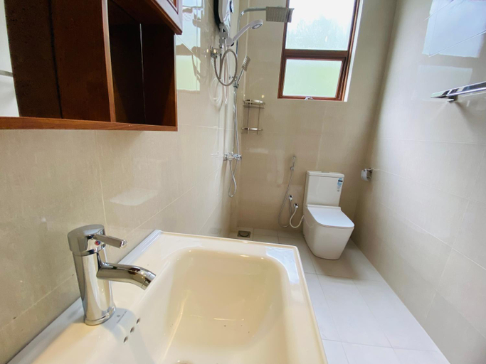 Bathroom 3, Aurelia inn, K.F.G. & G. Korale