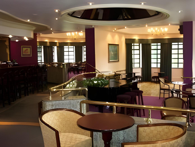 Food & Drinks 5, Twin Trees Hotel