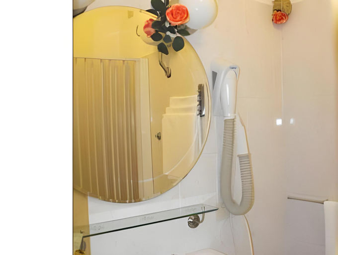 Bathroom 3, Euro Hotel, Pisa