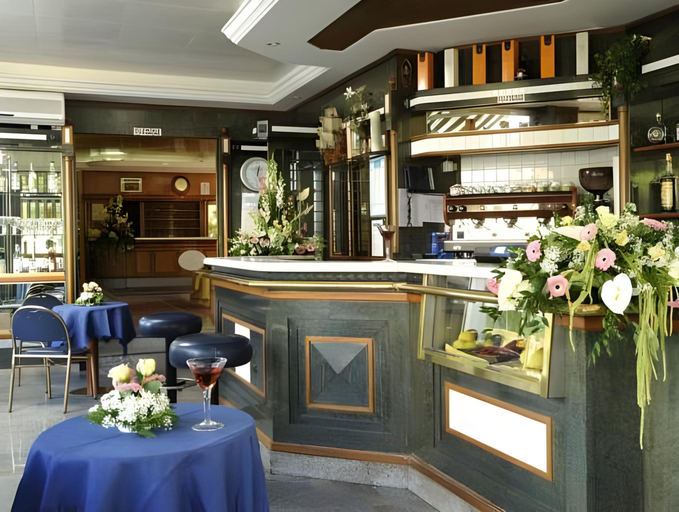 Food & Drinks 5, Hotel Ares, Latina