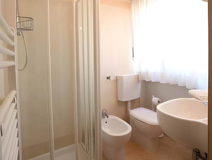 Bathroom, Piccolo Hotel, Bologna