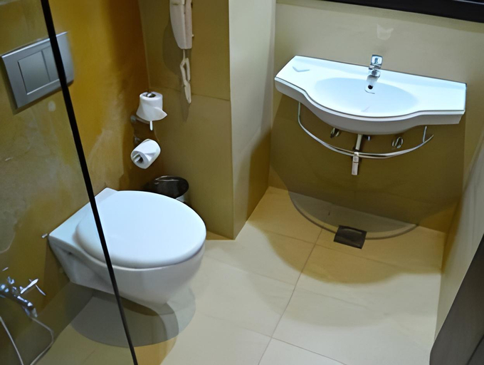 Bathroom 4, The Cloud Hotel, Ahmadabad