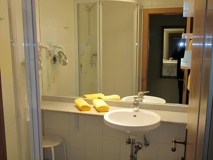 Bathroom 4, Alpenhotel Kitzbuhel am Schwarzsee - 4 Sterne Superior, Kitzbühel