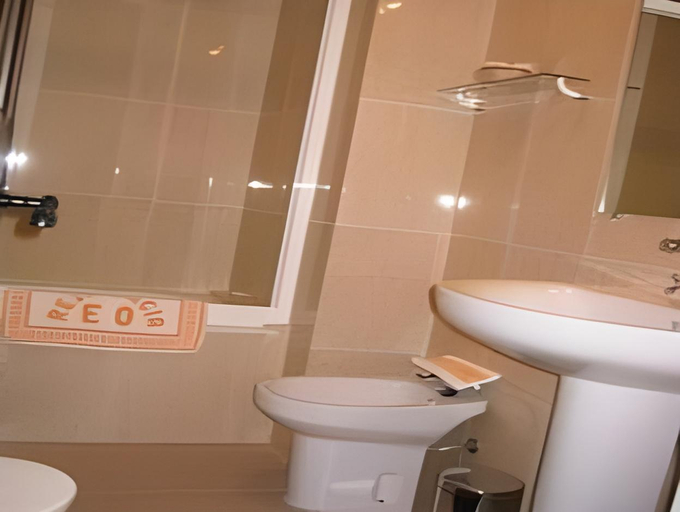 Bathroom 5, Hotel Eo, Lugo