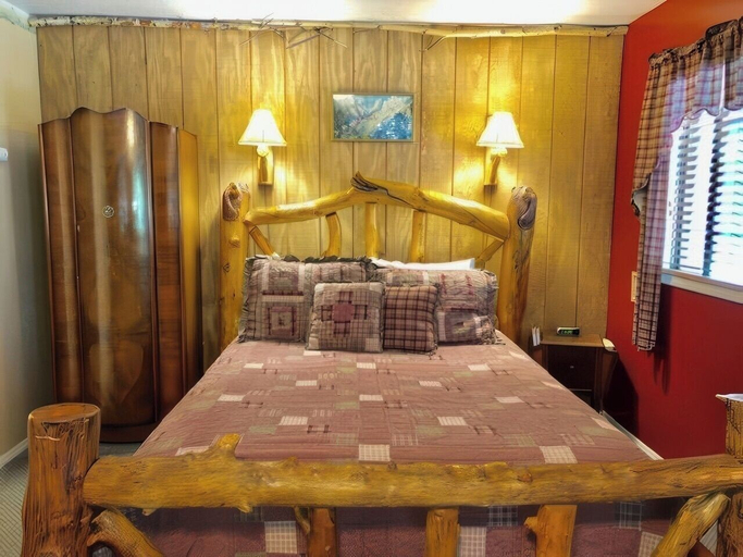 Bedroom 3, Eagle's Nest Lodge, San Bernardino
