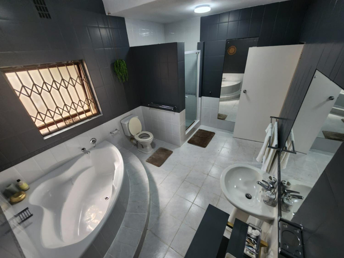 Shower 5, Durbanville Pool House, City of Cape Town