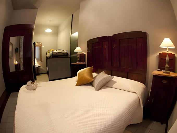 Bedroom 3, La Colonna Historic Centre, Lucca