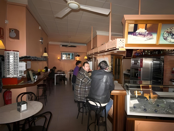 Others 3, Hostal Juventus, Girona