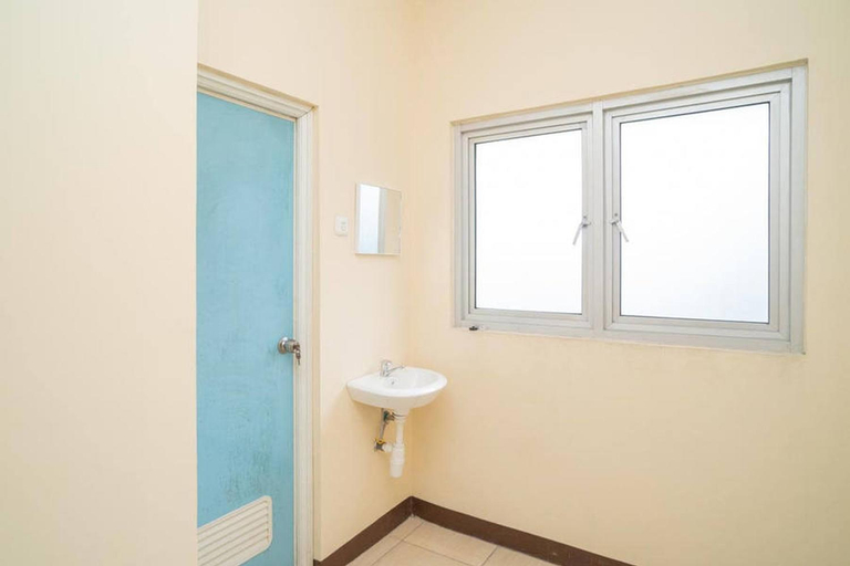 Bathroom 9