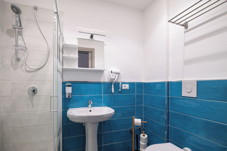 Bathroom 4, Splendori Rooms, Palermo