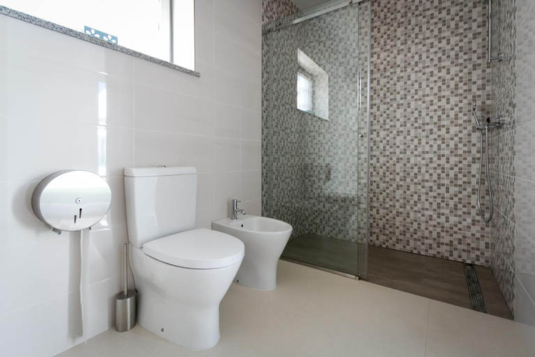 Bathroom 2, PeraLux, Silves