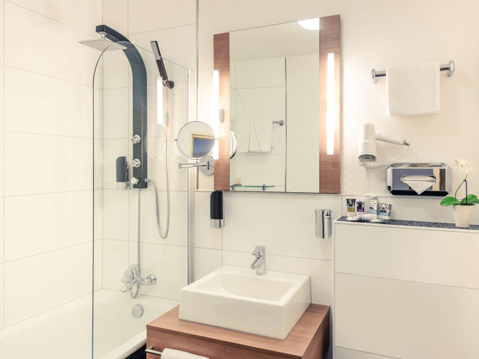 Bathroom 4