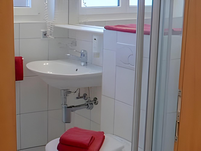 Bathroom, Hotel Eden, Visp
