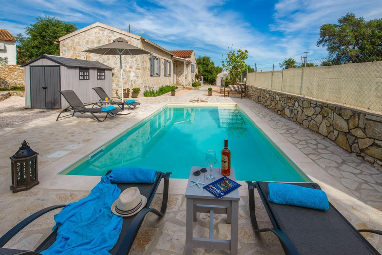 Others 4, Villa Labovitsa, Ionian Islands