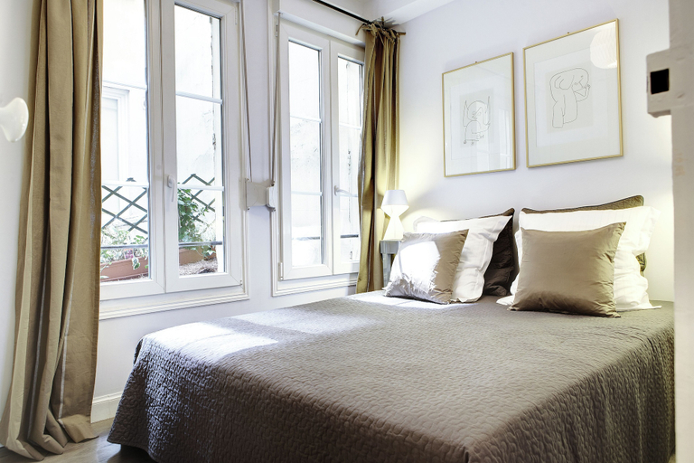 Room 1, Paris Marais Central Residence, Paris