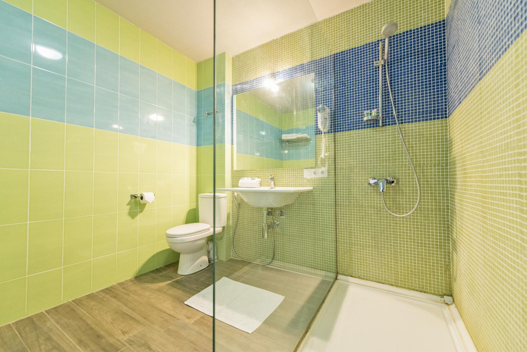 Bathroom 4, Chateau Mere, Telavi