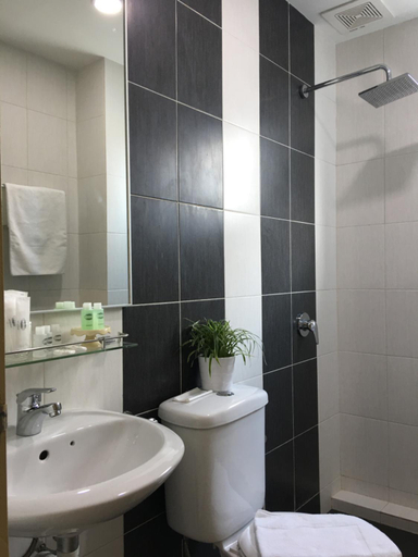 Bathroom 4, Chemara Boutique Hotel, Miri