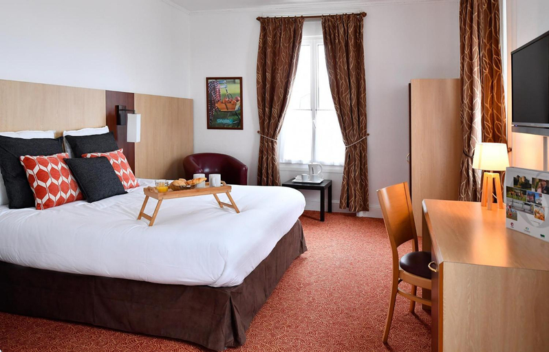 Bedroom, Hotel De Normandie, Calvados