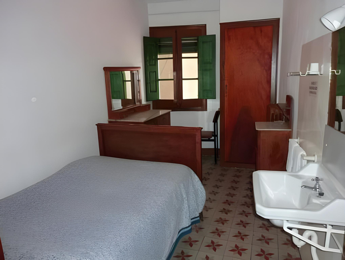 Bedroom 2, Pension Fonda Vilalta, Girona