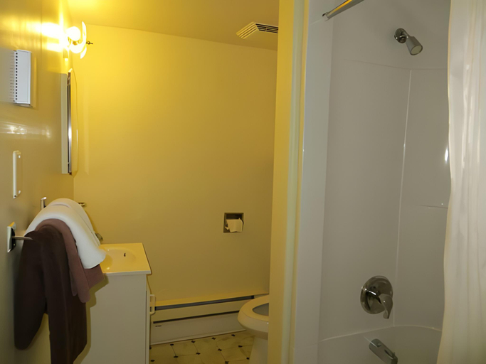 Bathroom 2, Homeward Inns of Canada, Antigonish