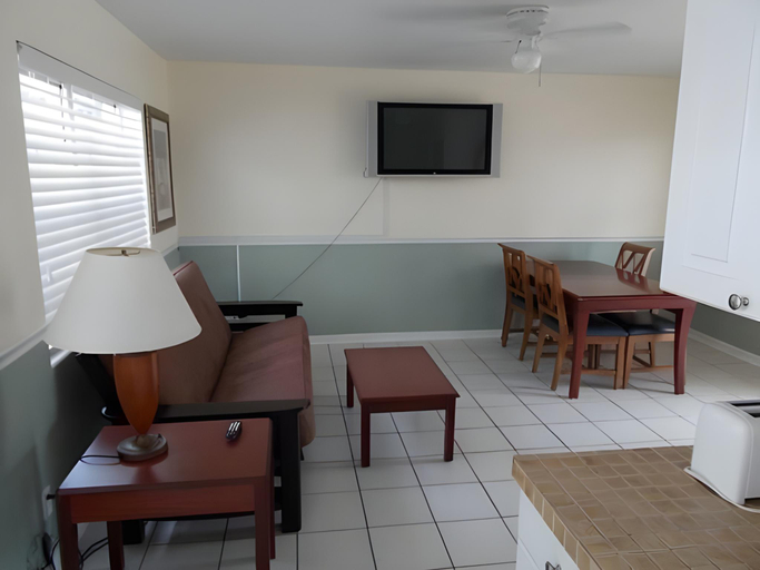 Others 5, Dolphin Hollywood, Broward