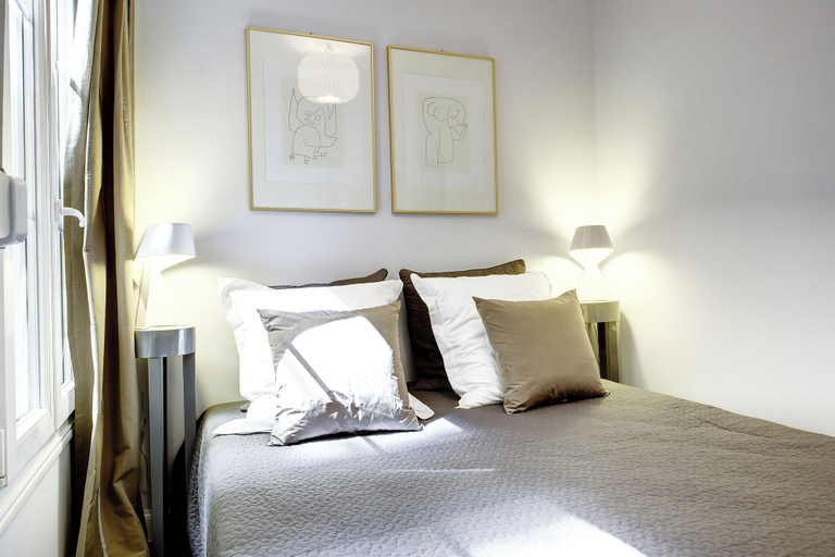 Room 2, Paris Marais Central Residence, Paris