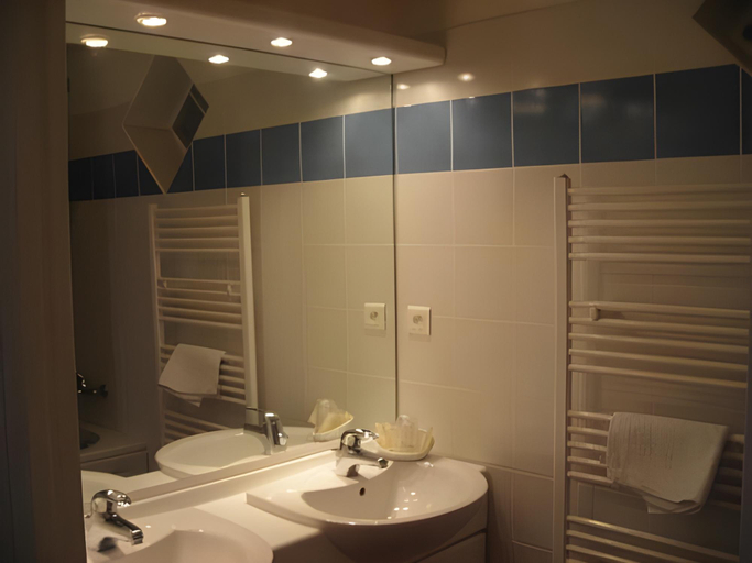 Bathroom 4, Hotel Fouillade, Corrèze
