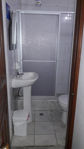 Bathroom 3, Hostal Santa Maria Gracia, Quito