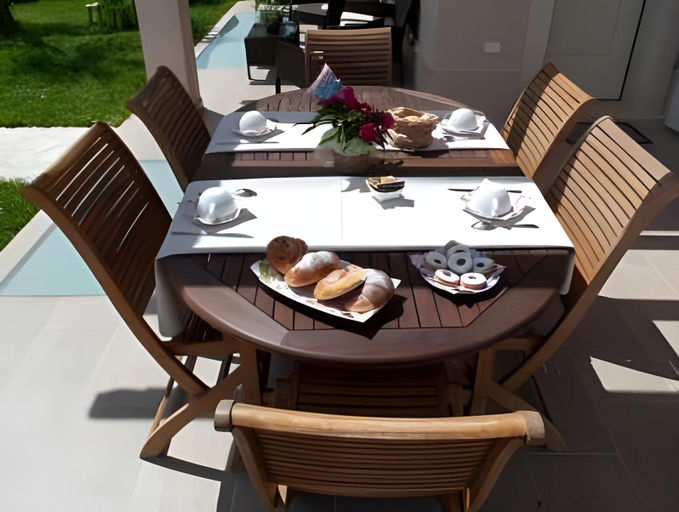 Others 4, B&B Alle Tre Rose, Massa Carrara