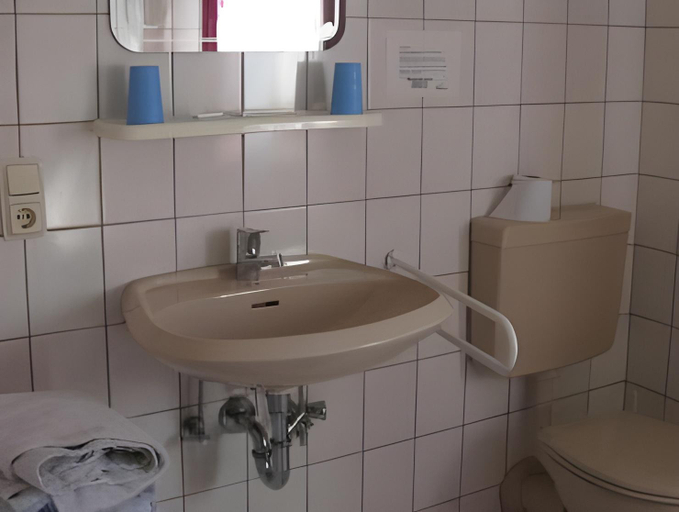Bathroom 2, Gasthof zum Kirchenwirt, Rottal-Inn