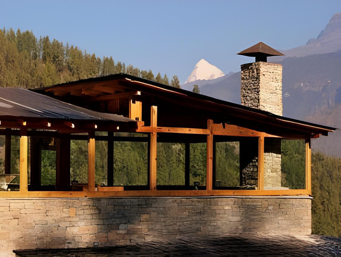 Exterior & Views