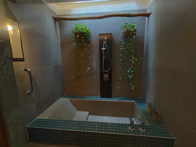 Bathroom 9