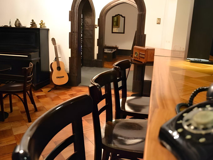 Public Area, Landay Hostel, Santiago
