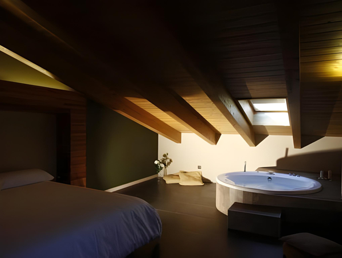 Bedroom 3, Spa Aguas de los Mallos, Zaragoza