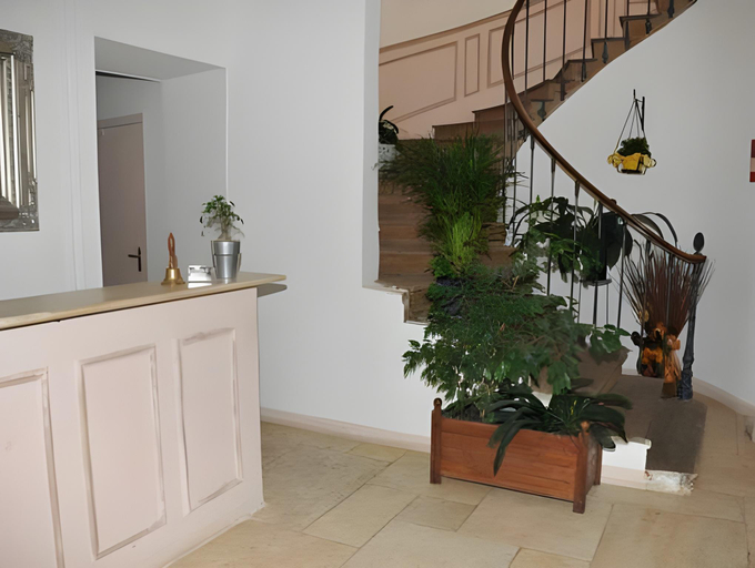 Others 5, Hotellerie Nouvelle de Villemartin, Essonne
