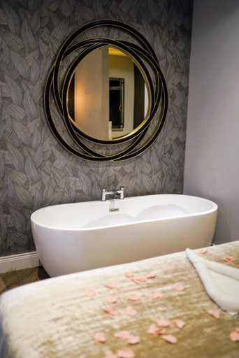 Bathroom 2, Balmoral Hotel, Belfast, Lisburn and Castlereagh