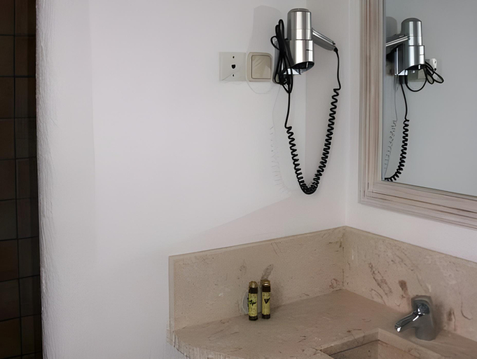 Bathroom 3, Auberge Kalopetri, South Aegean