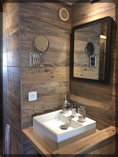 Bathroom 24