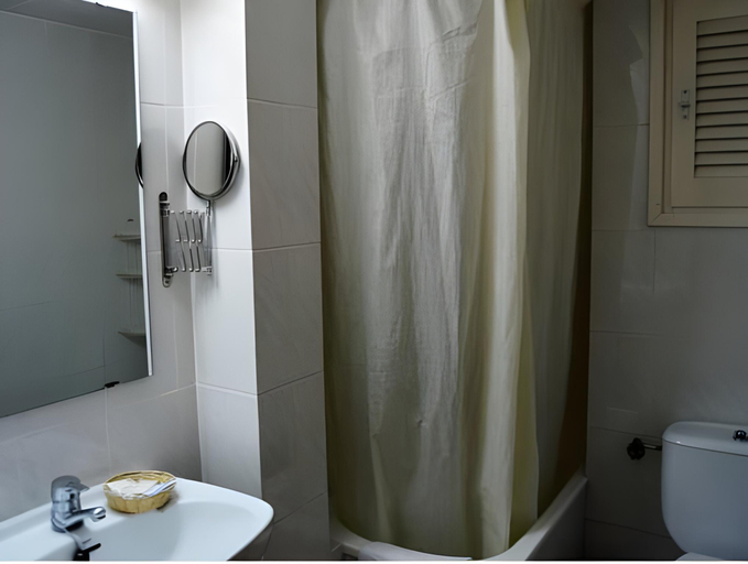 Bathroom 4, Hotel Norai, Girona